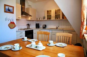 Ferienwohnung Rügen Breege für 6 Personen - Küche und Essbereich